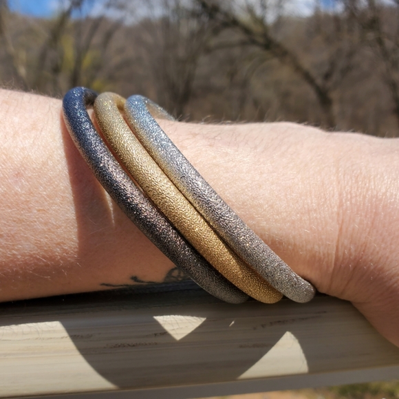 Hammered look metal Bracelet set - Picture 5 of 8